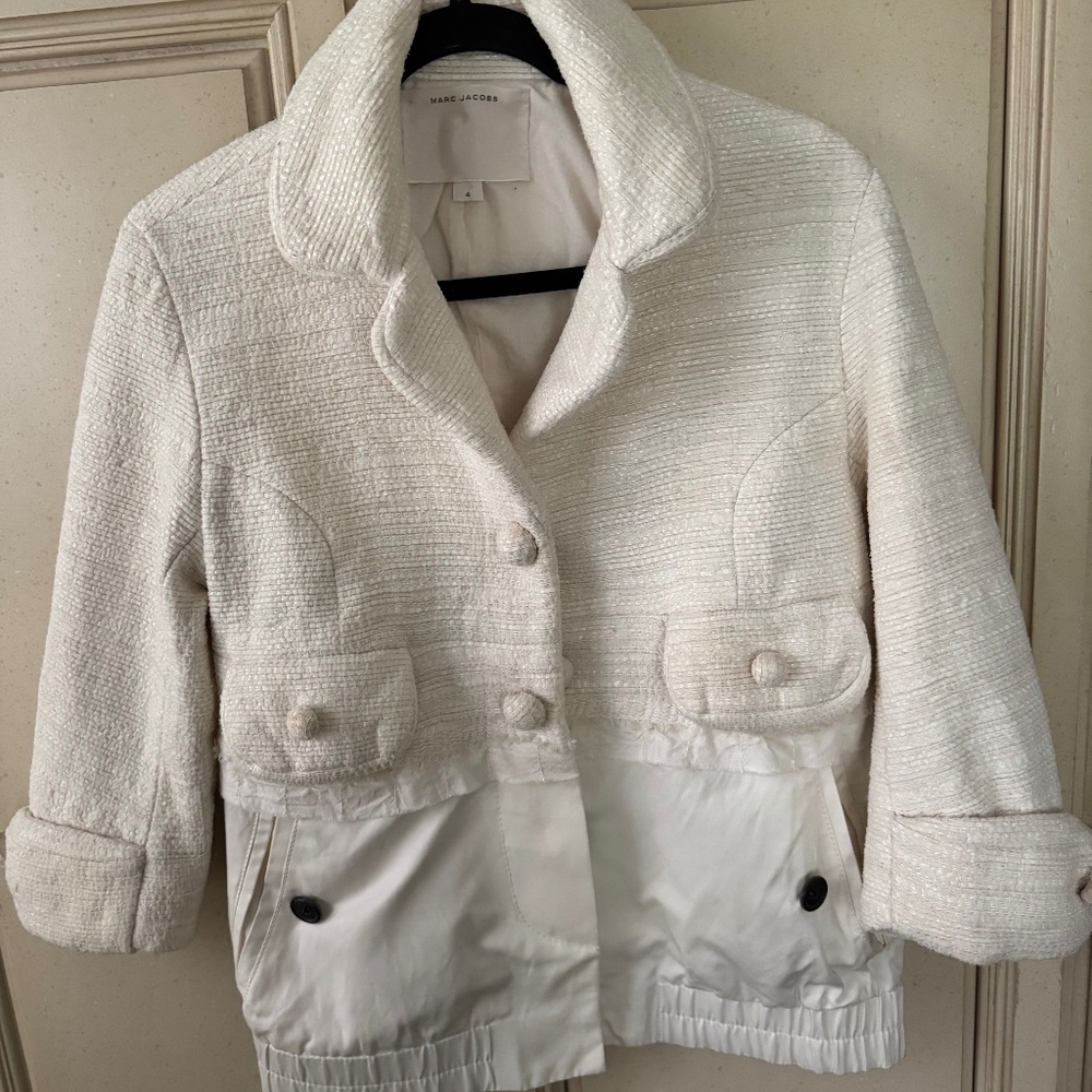 Marc Jacob’s white jacket/ blazer with 3 quarter inch sleeves size 4